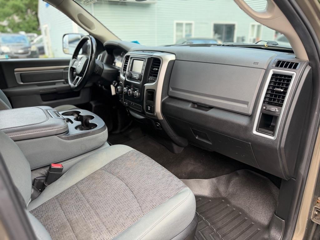 RAM 1500 SLT Crew Cab LWB 4WD 2015