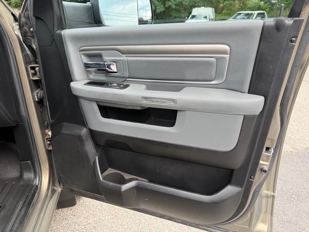 RAM 1500 SLT Crew Cab LWB 4WD 2015
