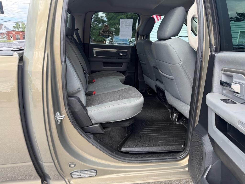 RAM 1500 SLT Crew Cab LWB 4WD 2015