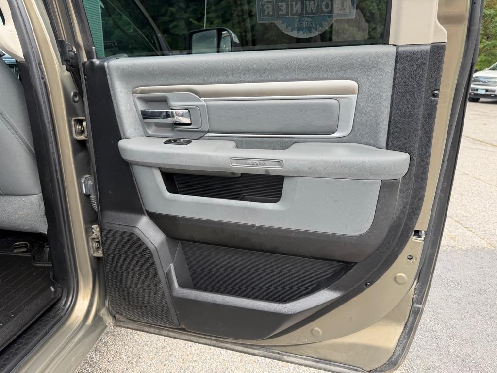 RAM 1500 SLT Crew Cab LWB 4WD 2015