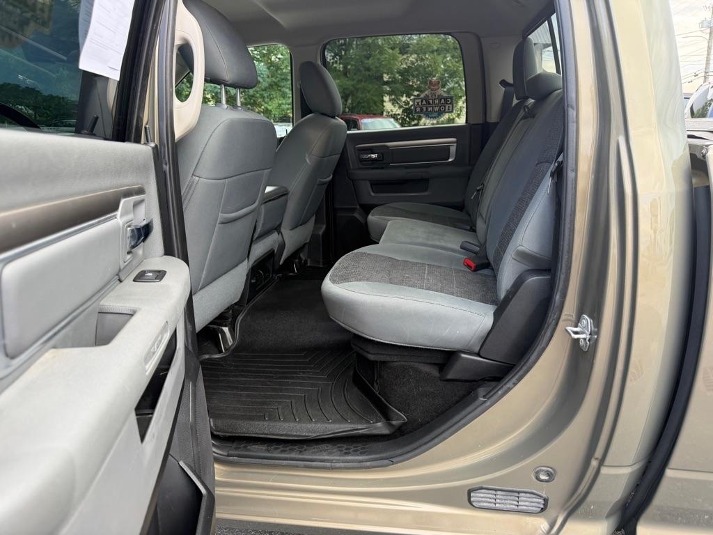 RAM 1500 SLT Crew Cab LWB 4WD 2015