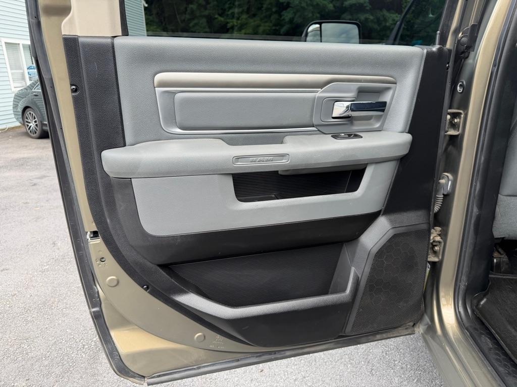 RAM 1500 SLT Crew Cab LWB 4WD 2015