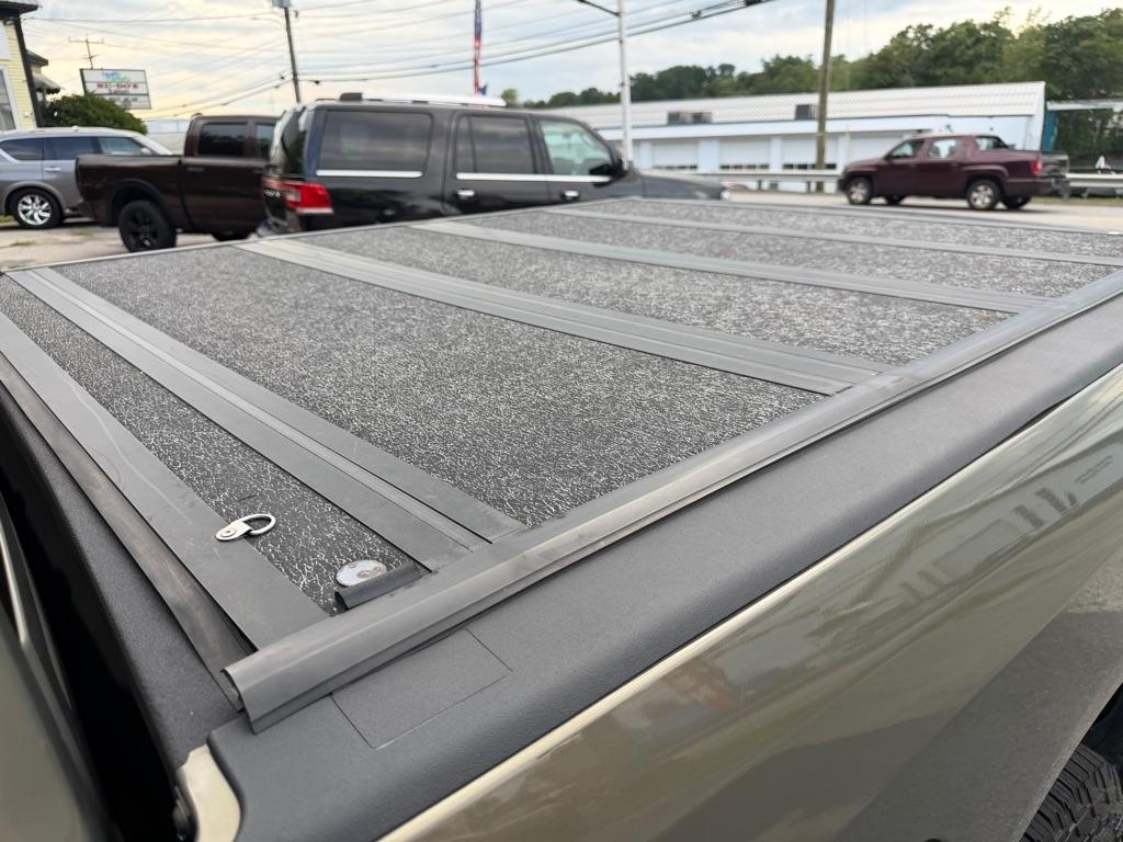 RAM 1500 SLT Crew Cab LWB 4WD 2015