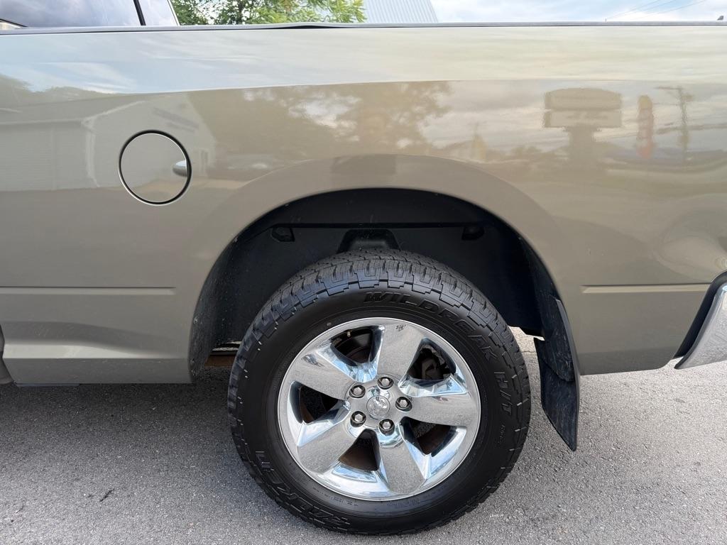 RAM 1500 SLT Crew Cab LWB 4WD 2015