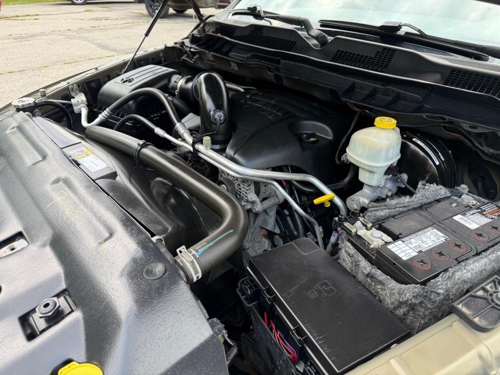 RAM 1500 SLT Crew Cab LWB 4WD 2015
