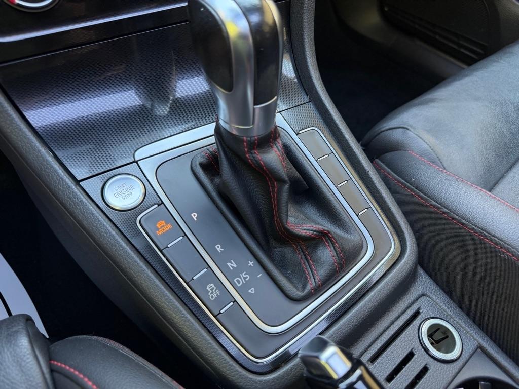 Volkswagen Golf GTI S 6A 4-Door 2017