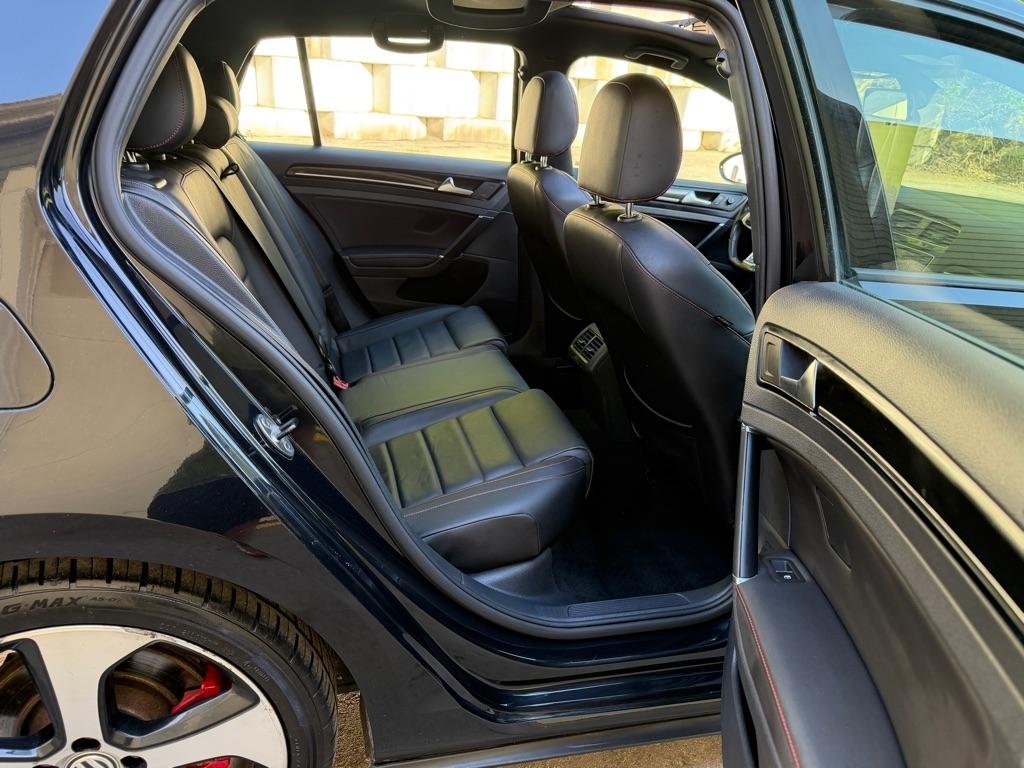 Volkswagen Golf GTI S 6A 4-Door 2017
