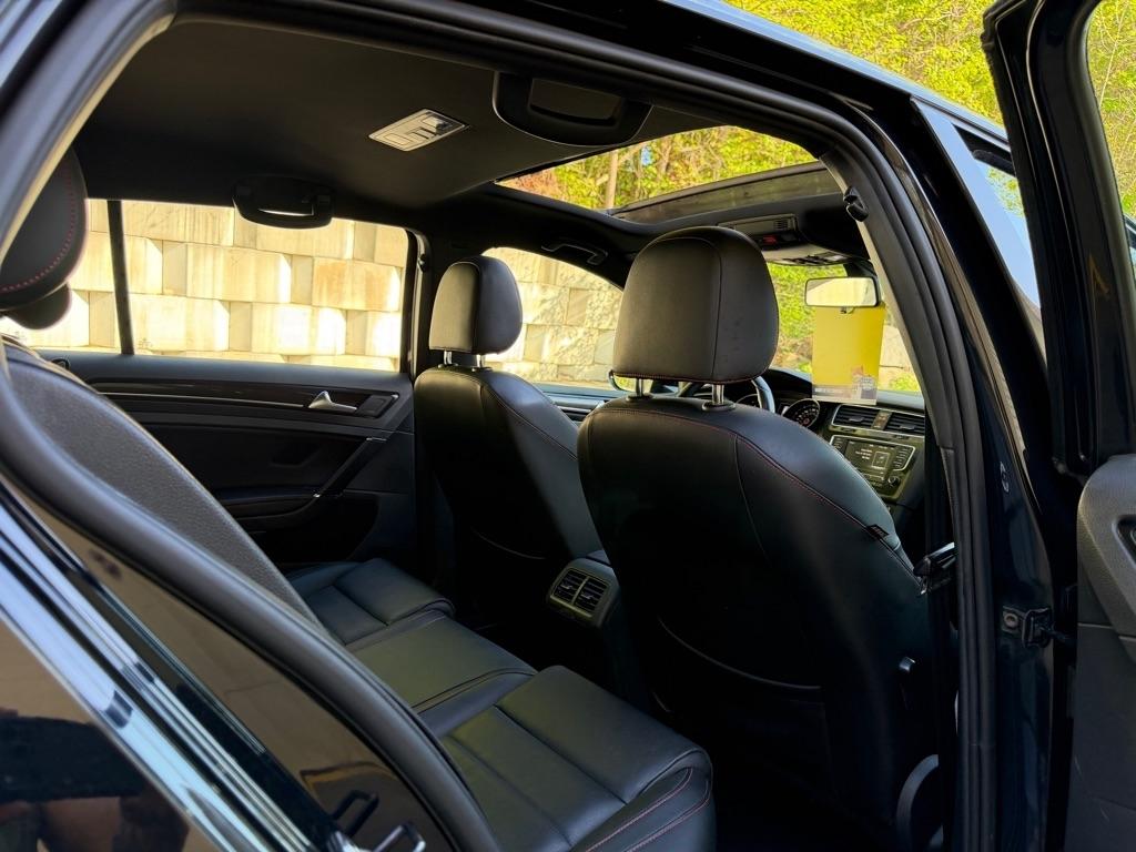 Volkswagen Golf GTI S 6A 4-Door 2017