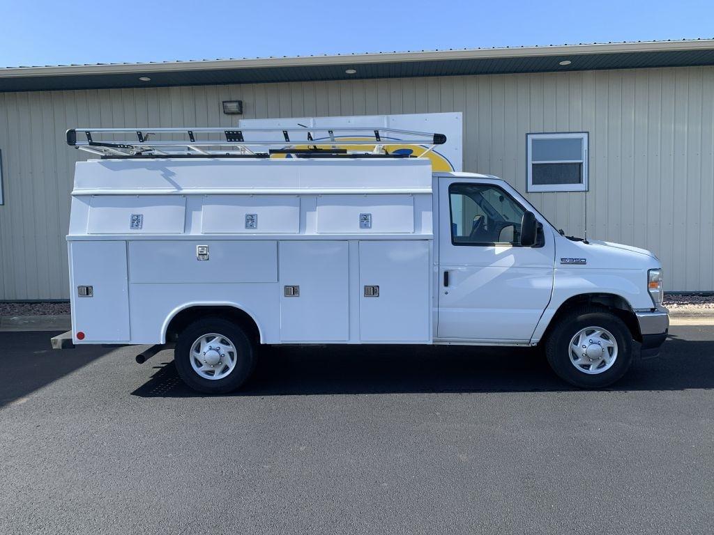 2021 Ford E-Series SRW E-350 Super Duty 138 in WB's photo
