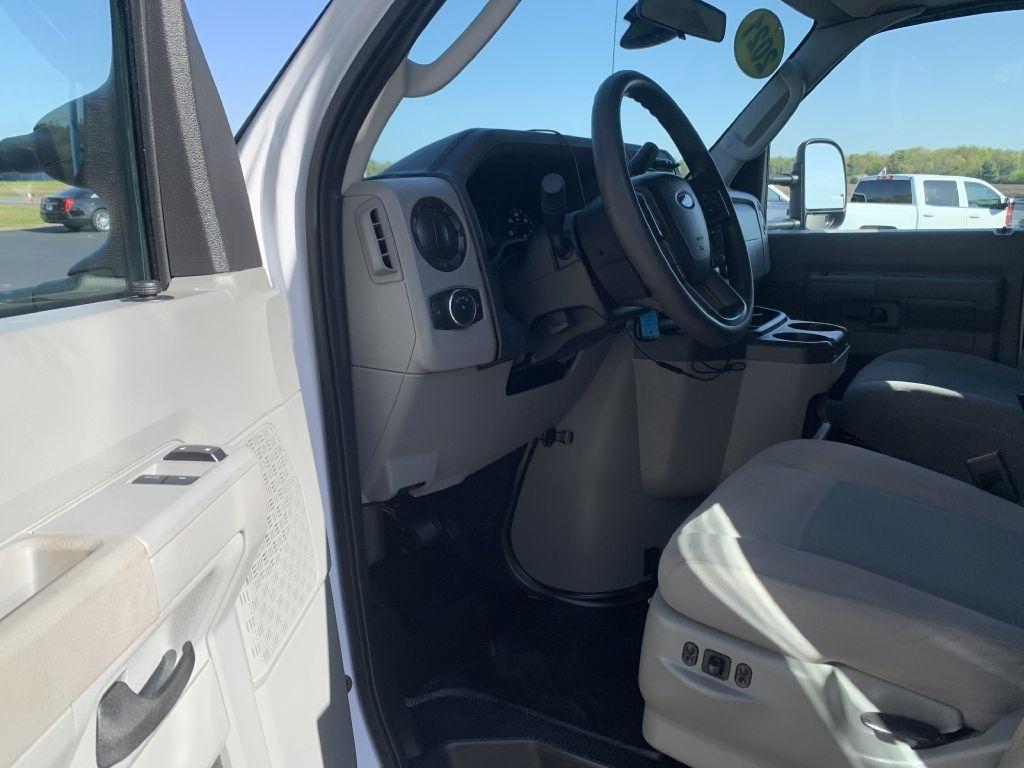 Ford Econoline E-350 Super Duty 2021