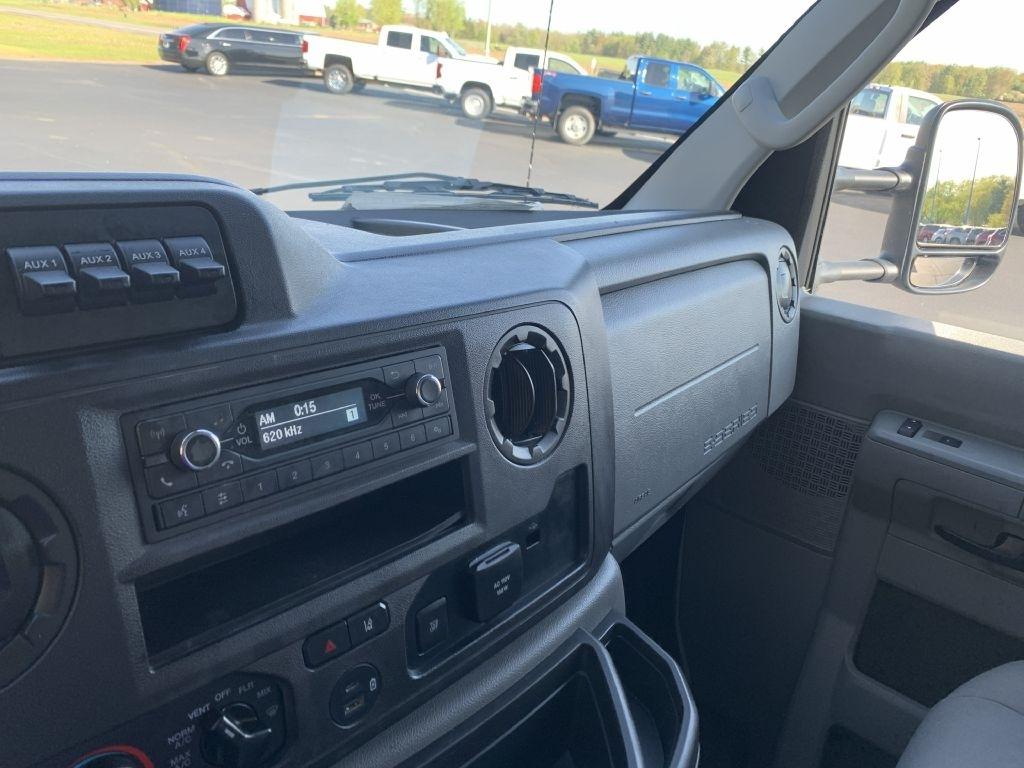 Ford Econoline E-350 Super Duty 2021