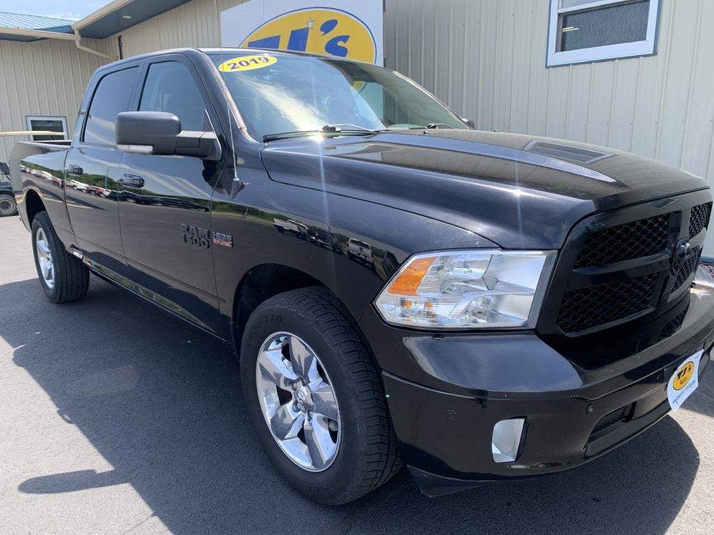 RAM 1500 Classic Tradesman Crew Cab LWB 4WD 2019