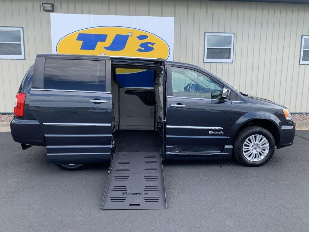 Chrysler Town & Country Limited 2014