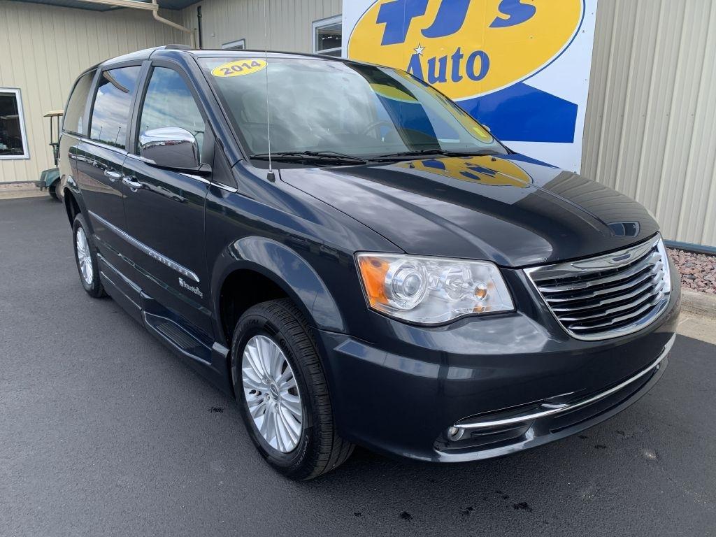 Chrysler Town & Country Limited 2014