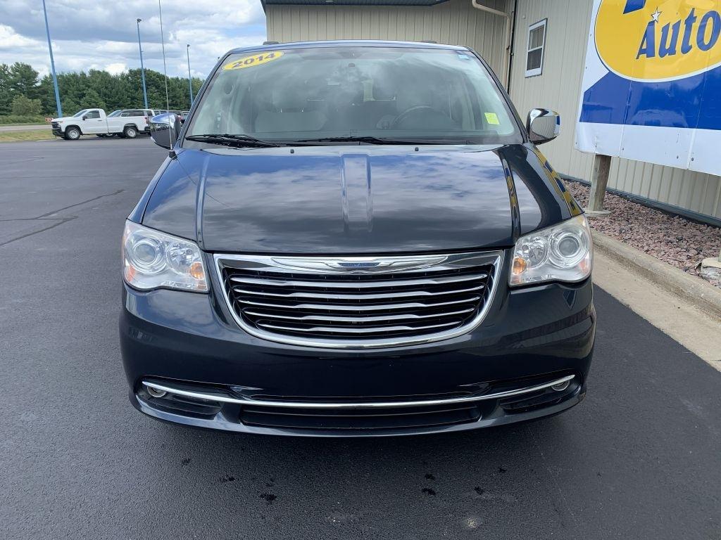 Chrysler Town & Country Limited 2014