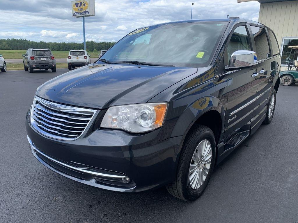 Chrysler Town & Country Limited 2014
