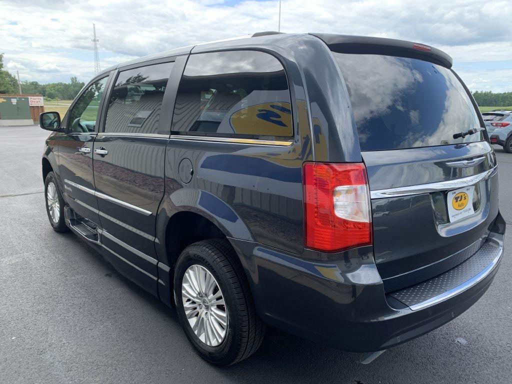 Chrysler Town & Country Limited 2014