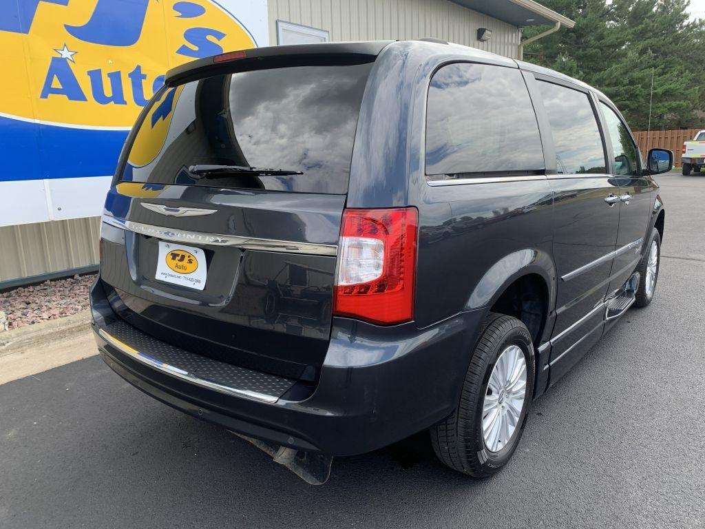 Chrysler Town & Country Limited 2014