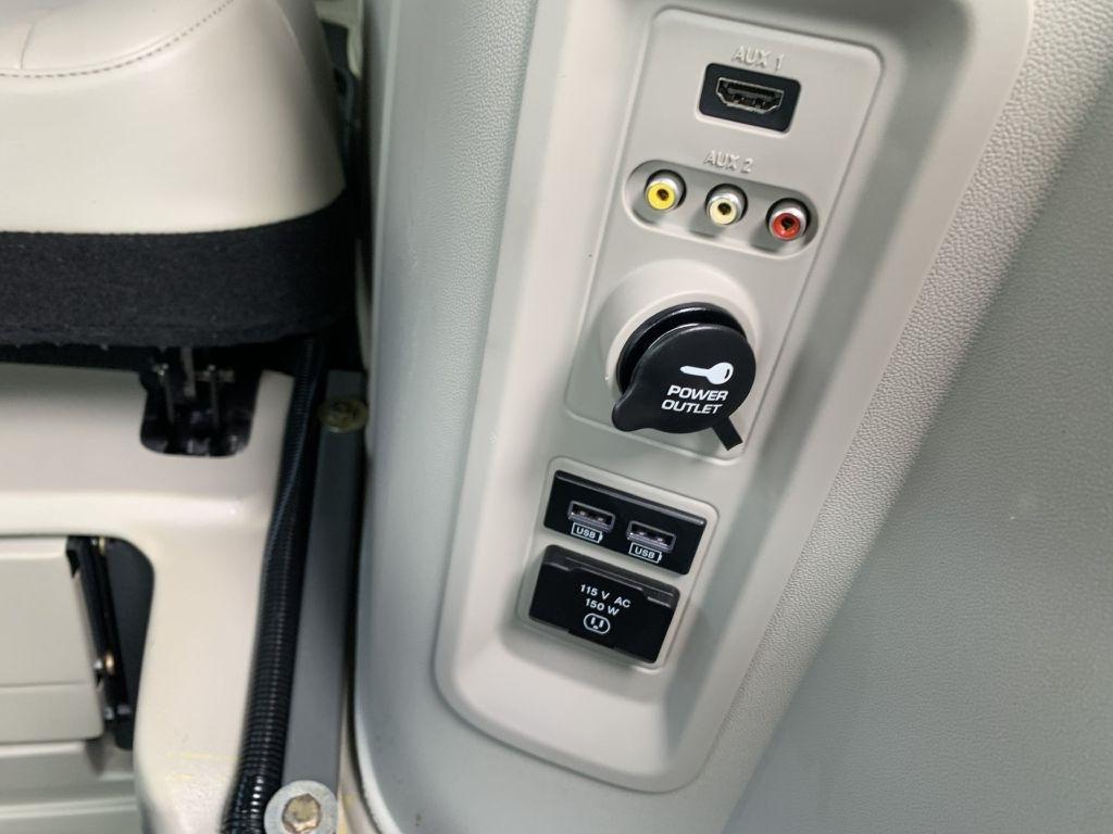 Chrysler Town & Country Limited 2014