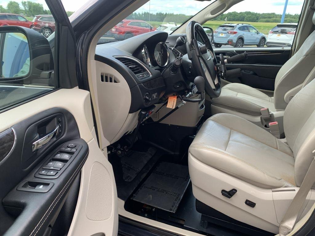 Chrysler Town & Country Limited 2014