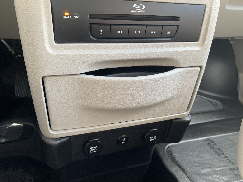 Chrysler Town & Country Limited 2014