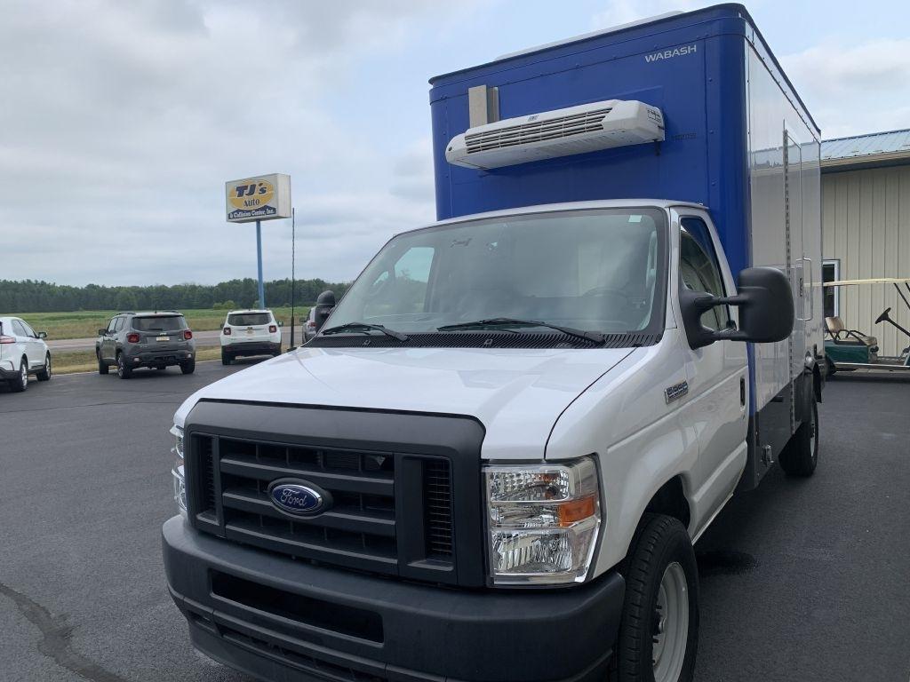 Ford Econoline E-350 Super Duty 2023