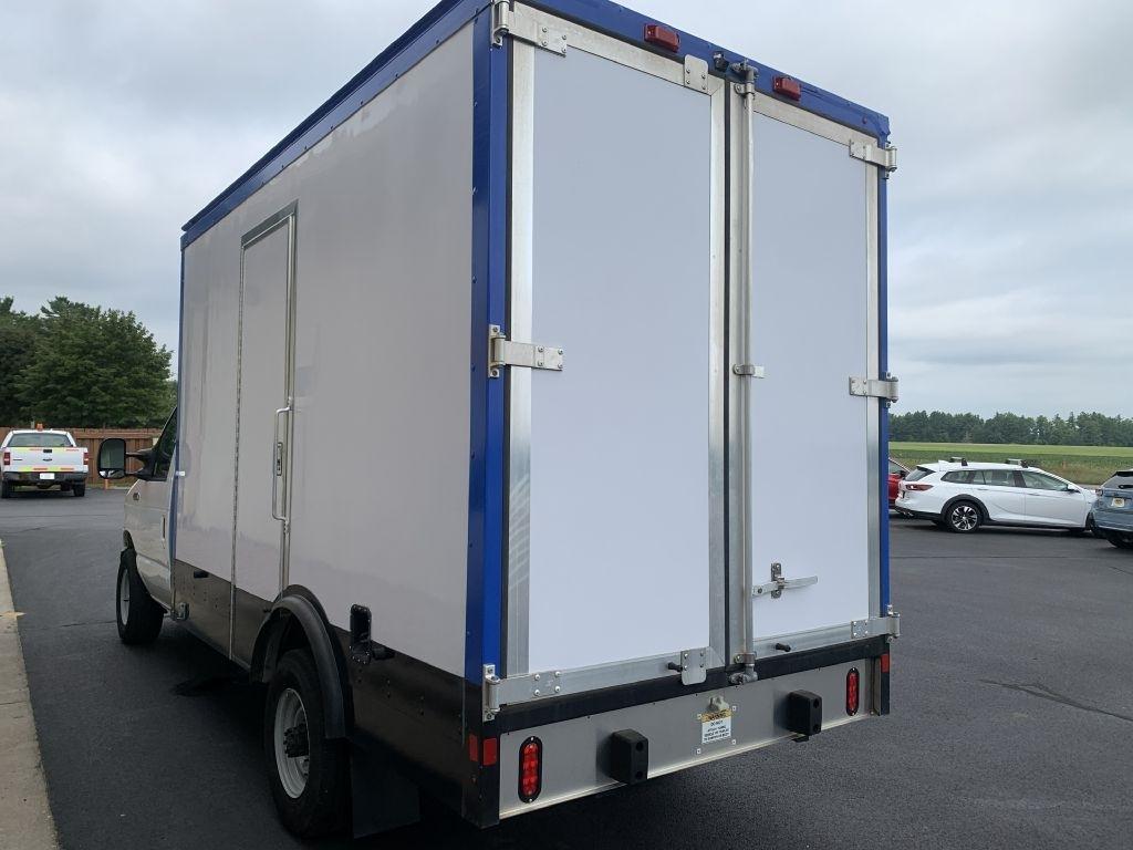 Ford Econoline E-350 Super Duty 2023