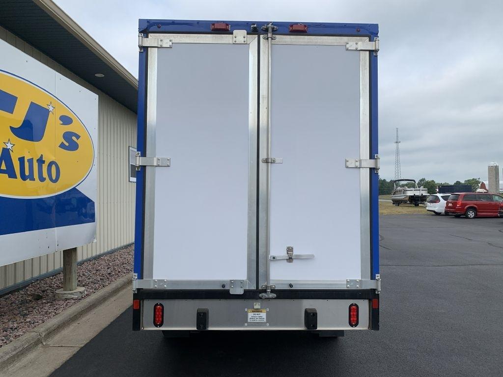 Ford Econoline E-350 Super Duty 2023