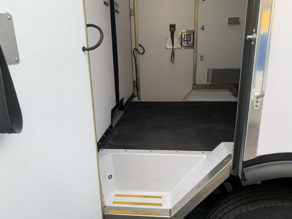 Ford Econoline E-350 Super Duty 2023