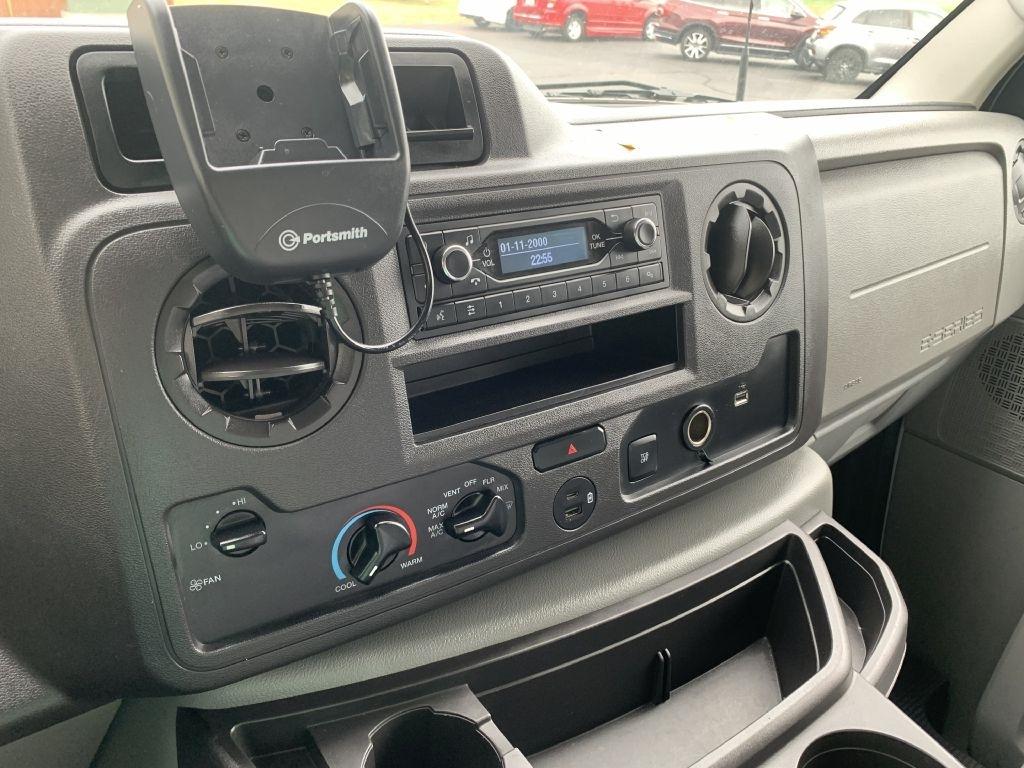 Ford Econoline E-350 Super Duty 2023