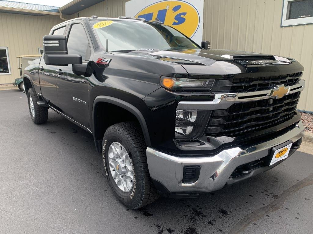 Chevrolet Silverado 2500HD LT Crew Cab Long Box 4WD 2024
