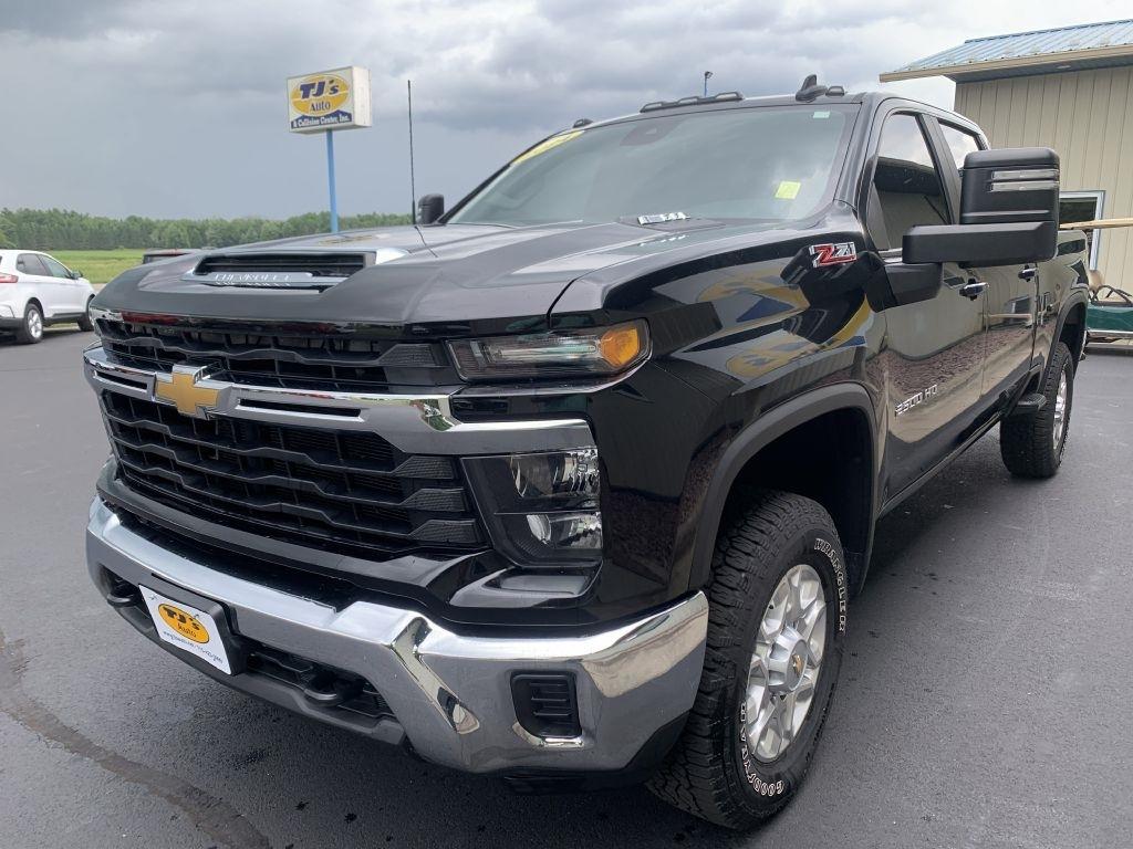 Chevrolet Silverado 2500HD LT Crew Cab Long Box 4WD 2024