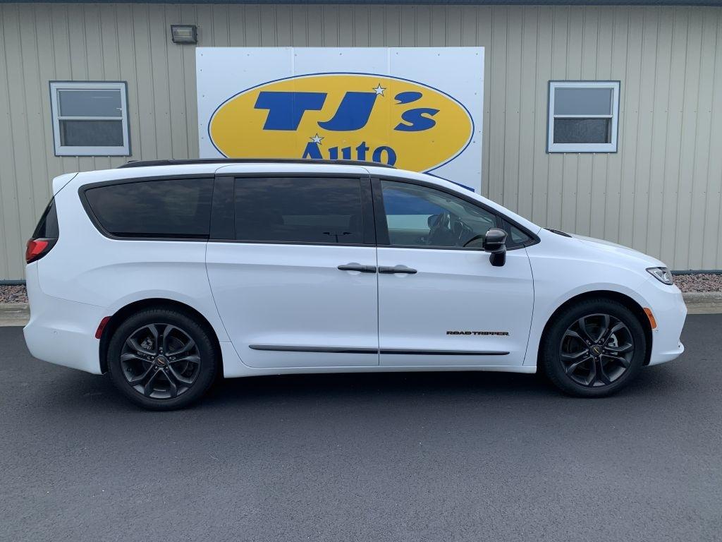 Chrysler Pacifica Touring L 2024