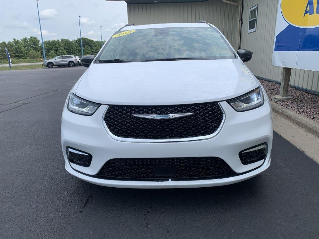 Chrysler Pacifica Touring L 2024