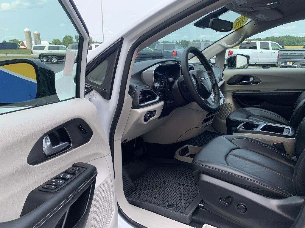 Chrysler Pacifica Touring L 2024