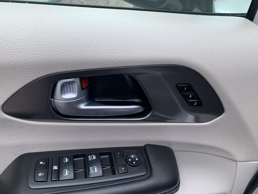 Chrysler Pacifica Touring L 2024