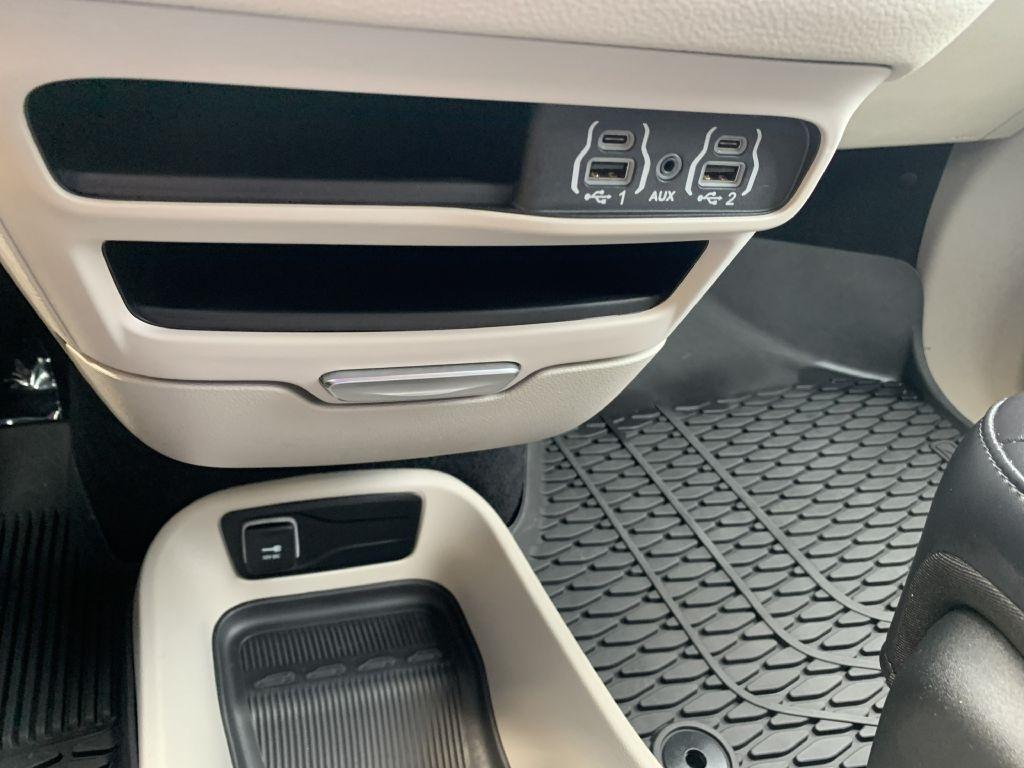 Chrysler Pacifica Touring L 2024