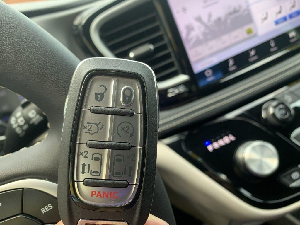 Chrysler Pacifica Touring L 2024