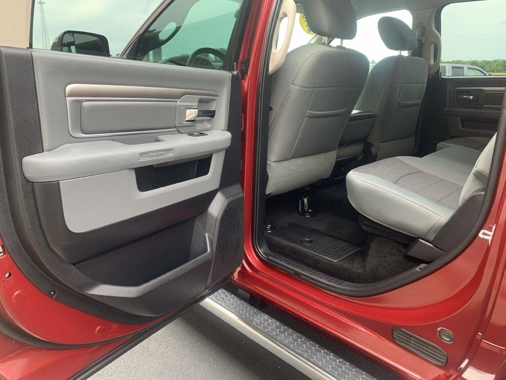 RAM 1500 SLT Crew Cab LWB 4WD 2015