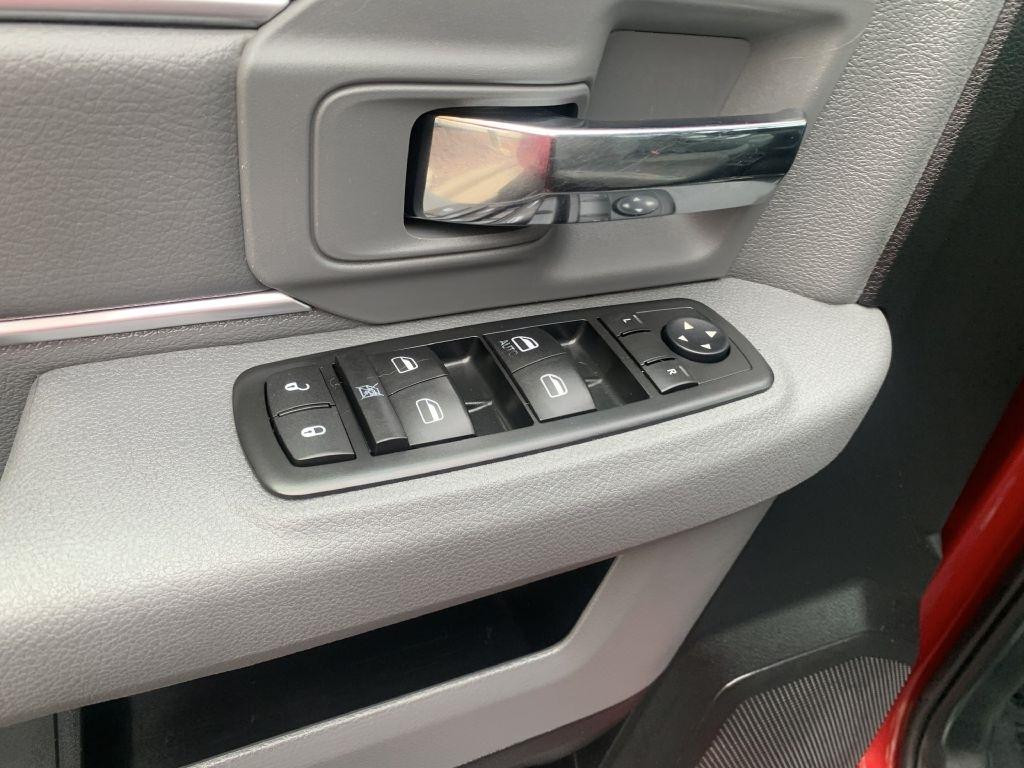 RAM 1500 SLT Crew Cab LWB 4WD 2015