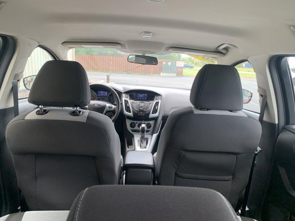 Ford Focus SE 2012