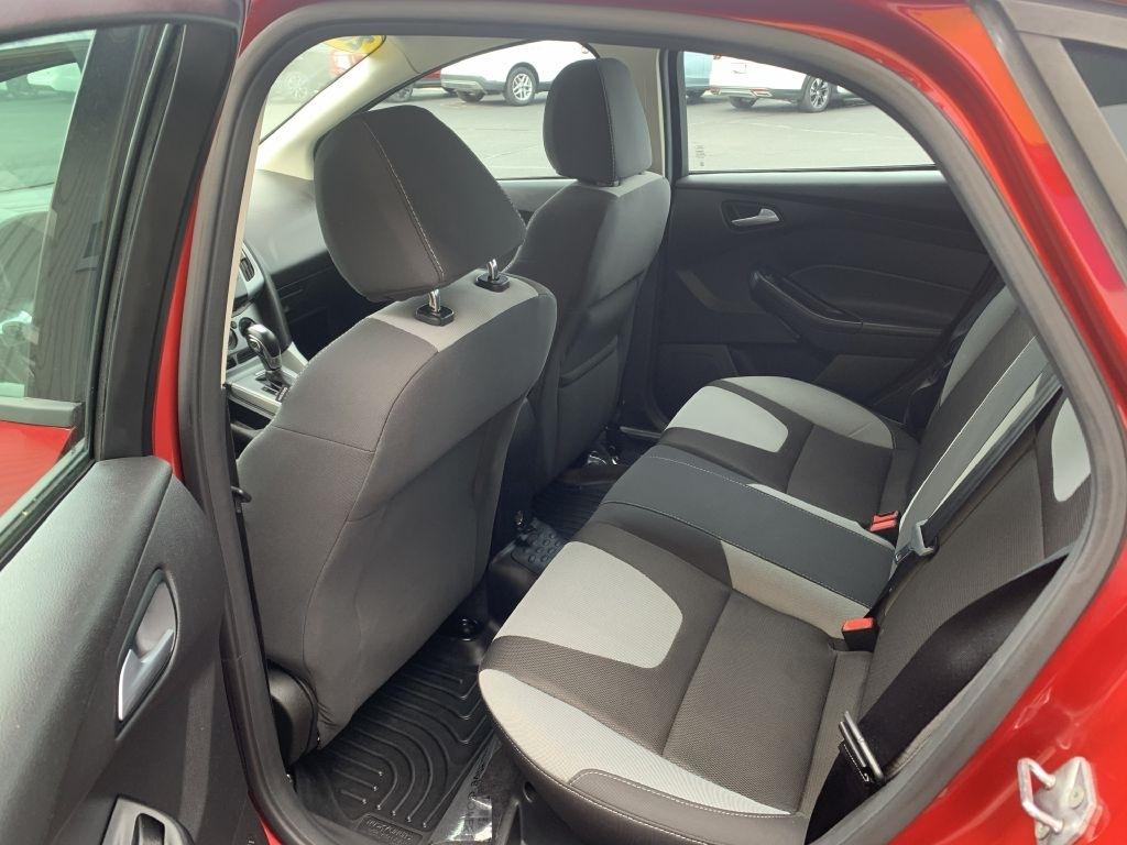 Ford Focus SE 2012