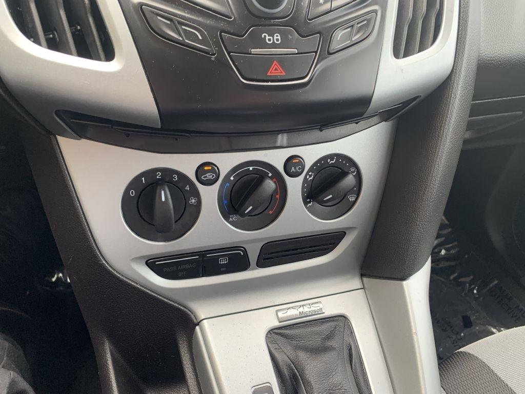 Ford Focus SE 2012