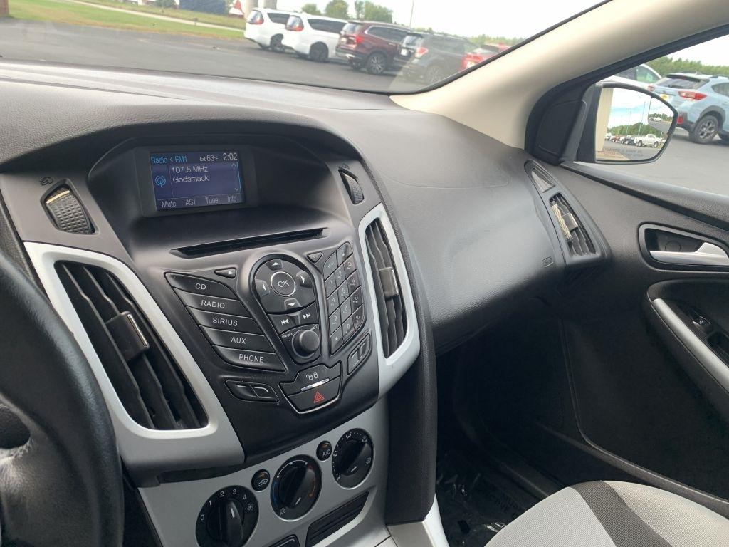 Ford Focus SE 2012