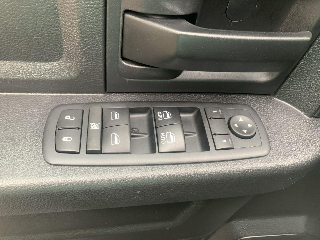 RAM 1500 Tradesman Quad Cab 4WD 2017