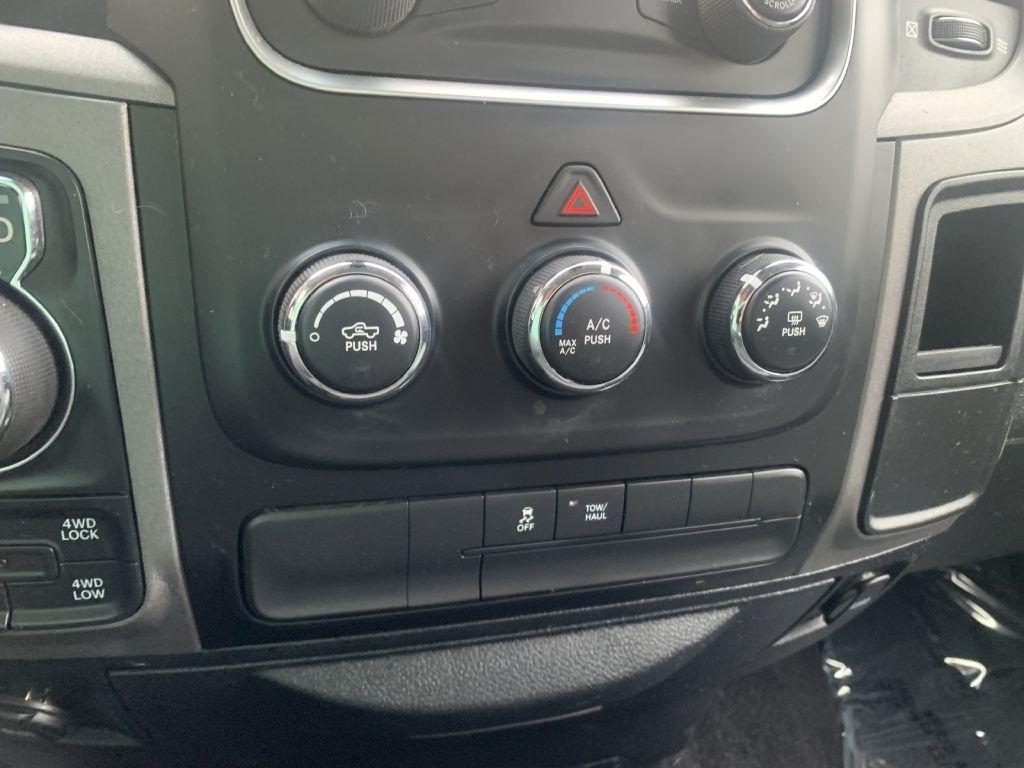 RAM 1500 Tradesman Quad Cab 4WD 2017