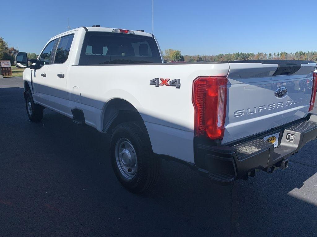 Ford F-250 SD Platinum Crew Cab 4WD 2025