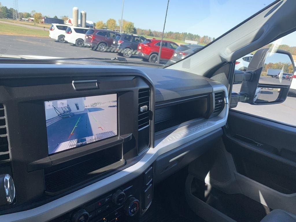 Ford F-250 SD Platinum Crew Cab 4WD 2025