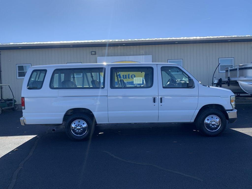 Ford Econoline E-350 XL Super Duty Extended 2011