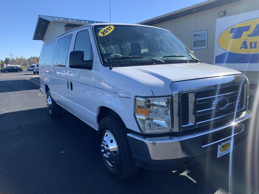 Ford Econoline E-350 XL Super Duty Extended 2011